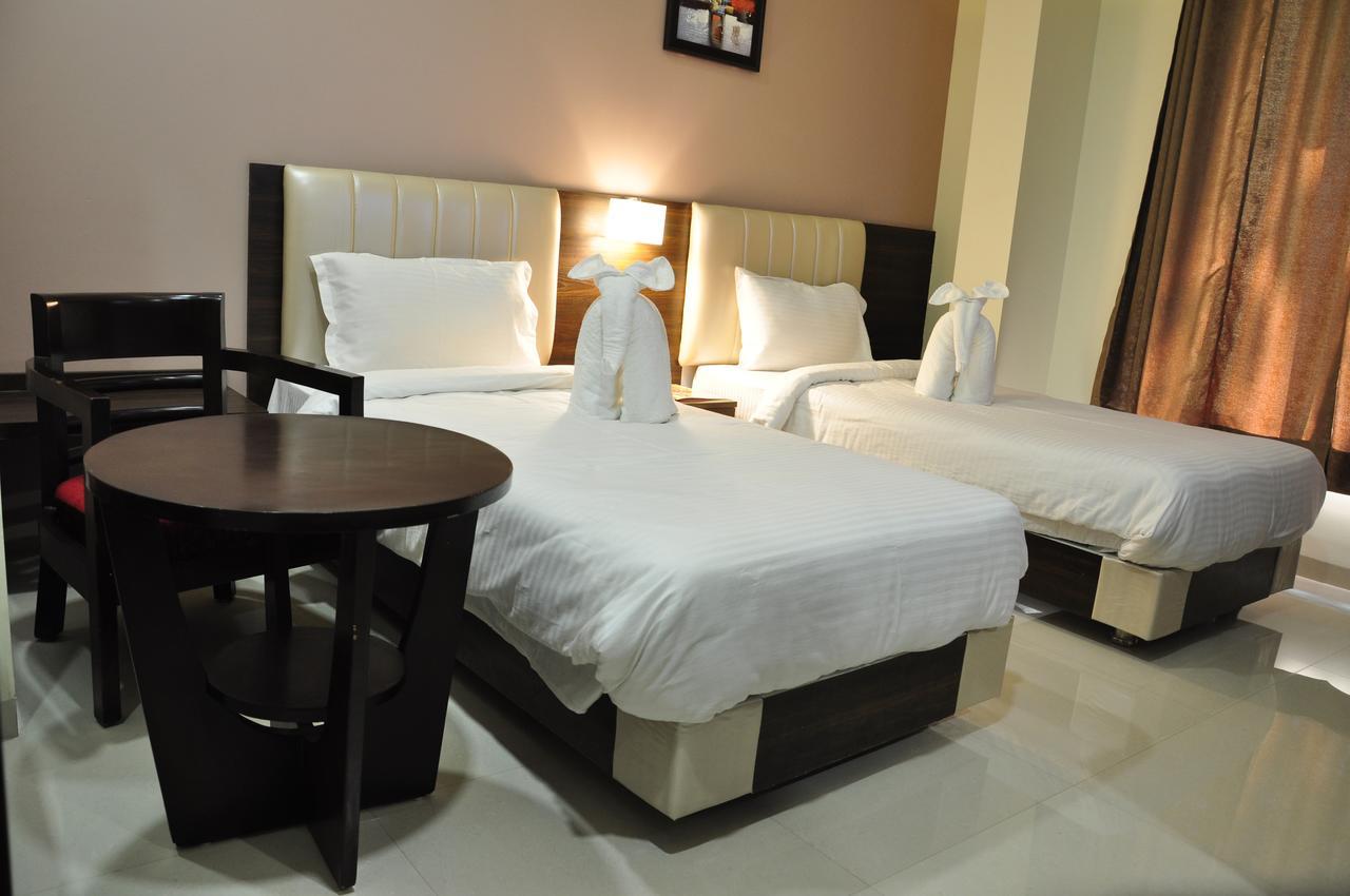 Royal Inn Khandwa Exterior photo