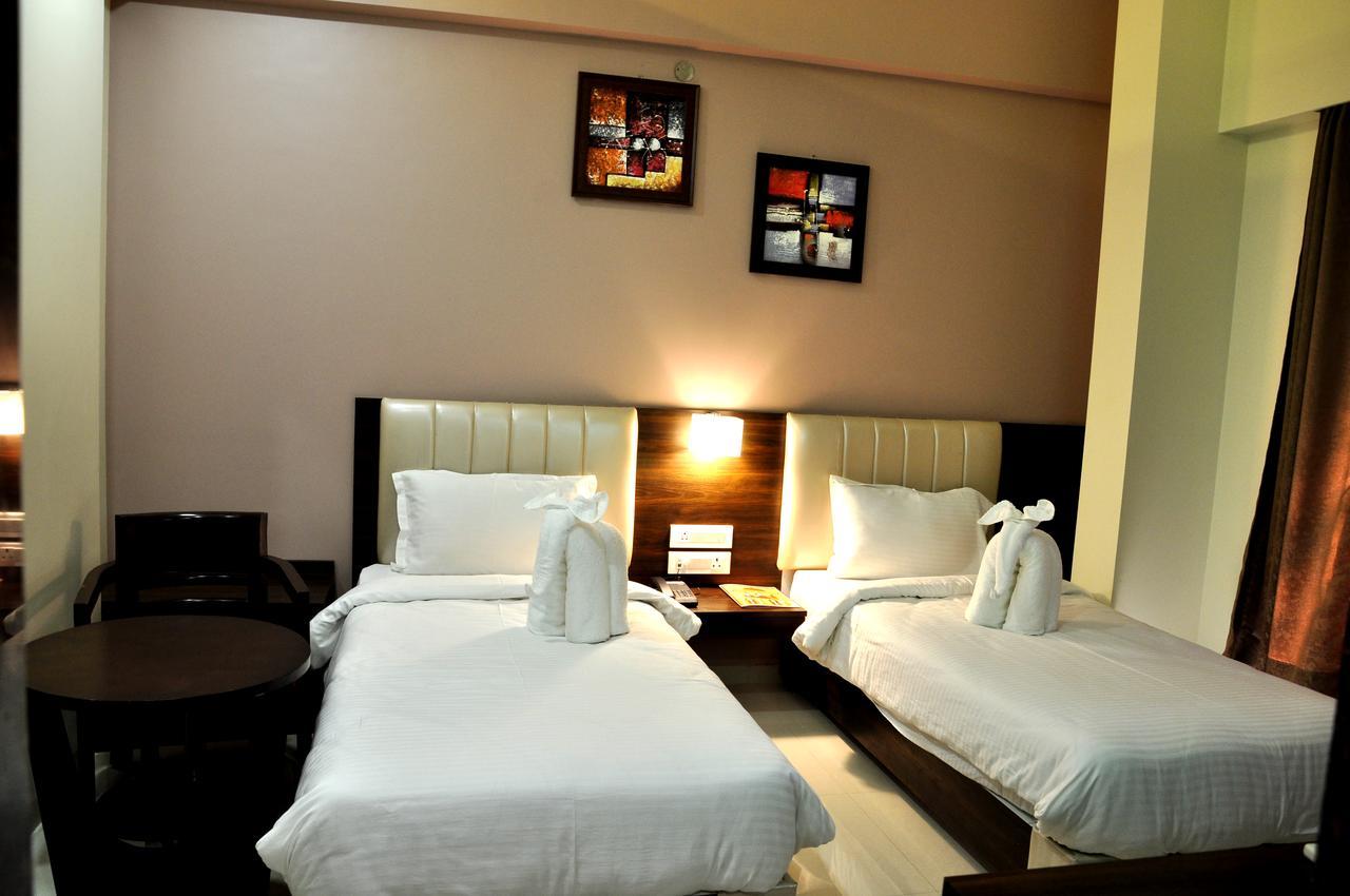 Royal Inn Khandwa Exterior photo
